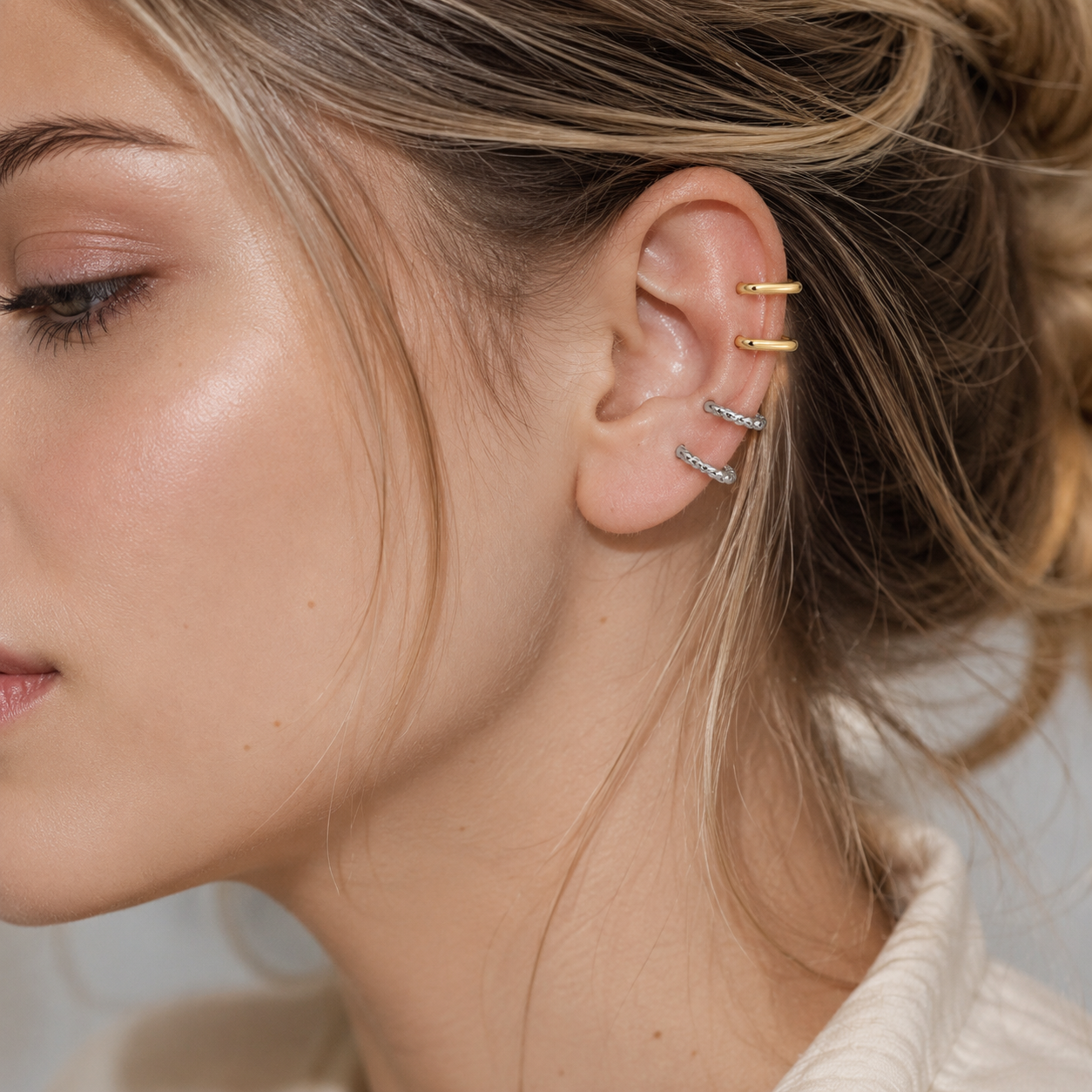 پک دو جفت پیرسینگ گوش زنانه I am با طراحی U شکل طلایی و نقره‌ای